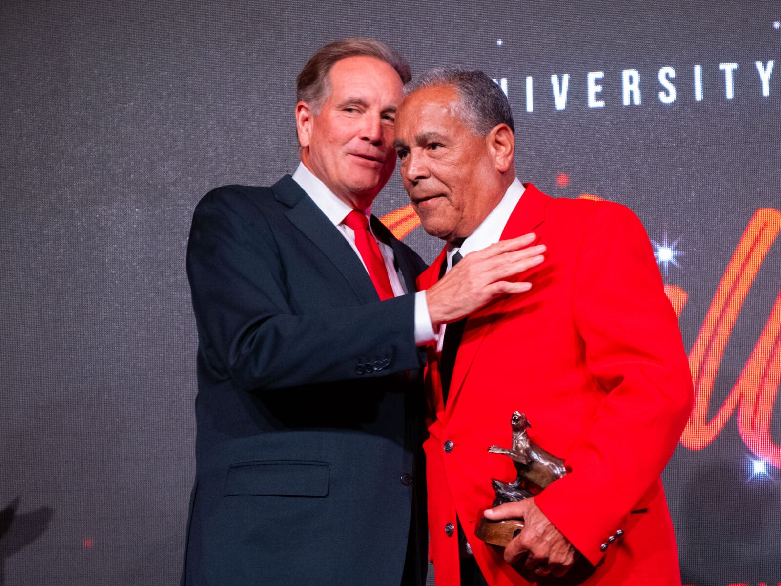 Inside Kelvin Sampson, Jim Nantz and Willie Fritz’s Unforgettable UH Weekend — Extreme Bonding, Weigman Want To and a Hall Like No Other