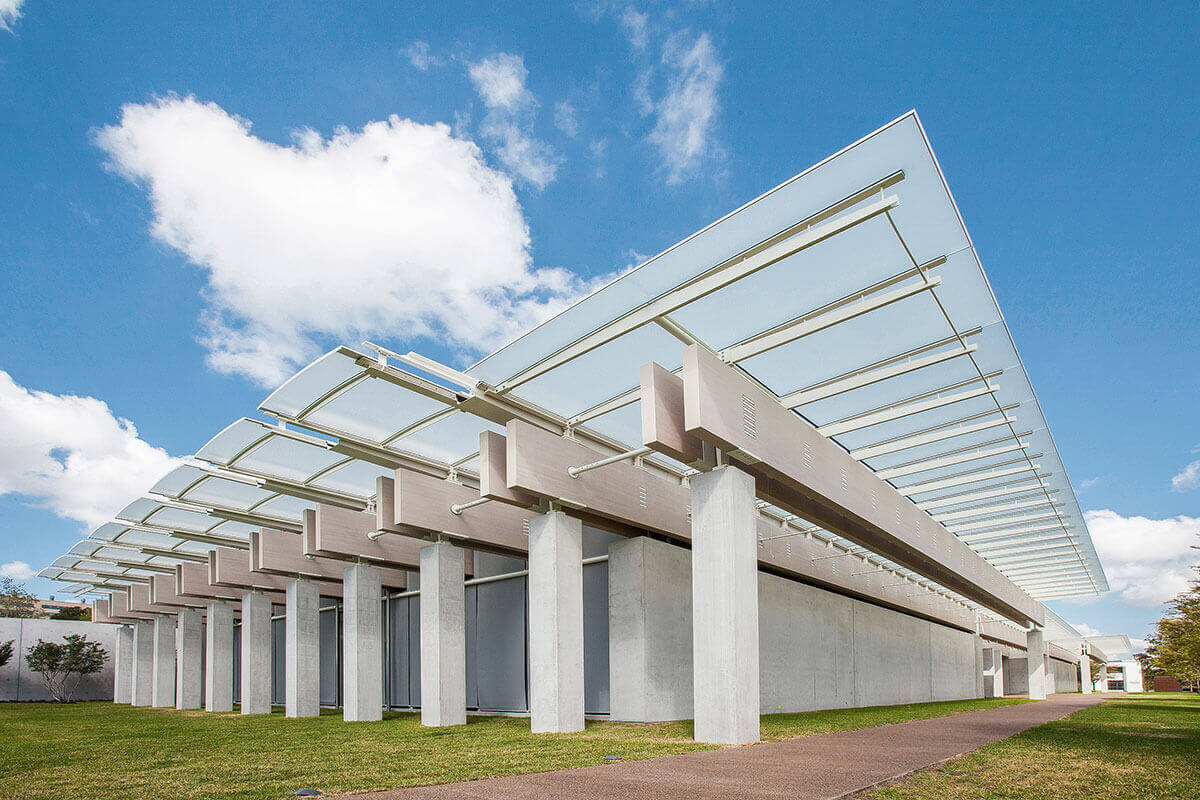 The Renzo Piano Pavilion is tightly partitioned, guiding visitors chronologically through photography’s evolution, from Louis Daguerre’s development of one of the first practical photographic processes to more familiar 20th-century uses of the medium in fashion and photojournalism. (Photo by the Kimbell Art Museum)
